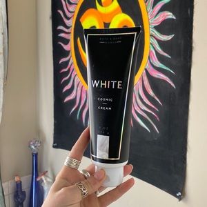 B&BW White lotion 🦢